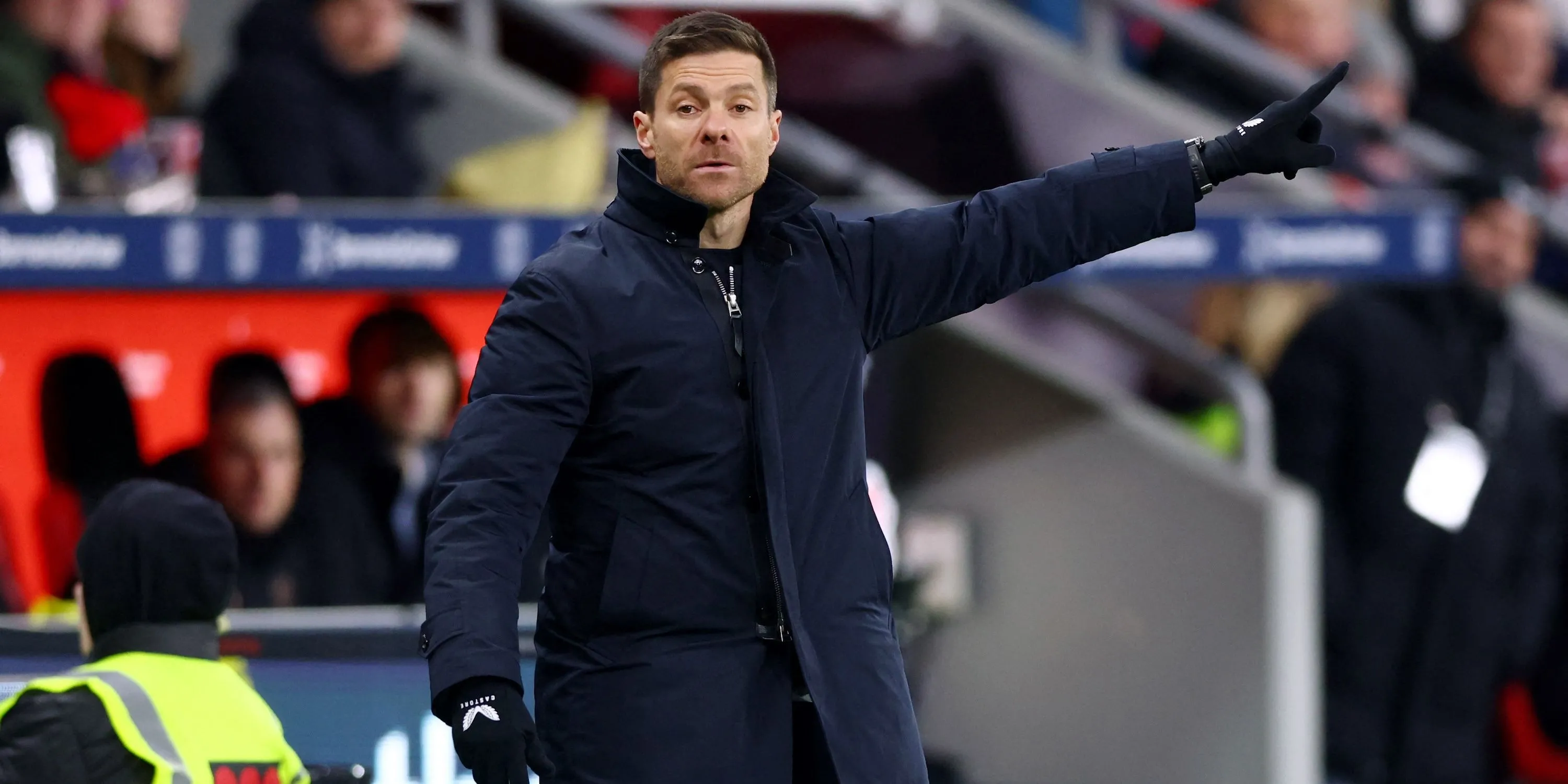 HLV Xabi Alonso của Bayer Leverkusen ăn mừng thành công tại Bundesliga