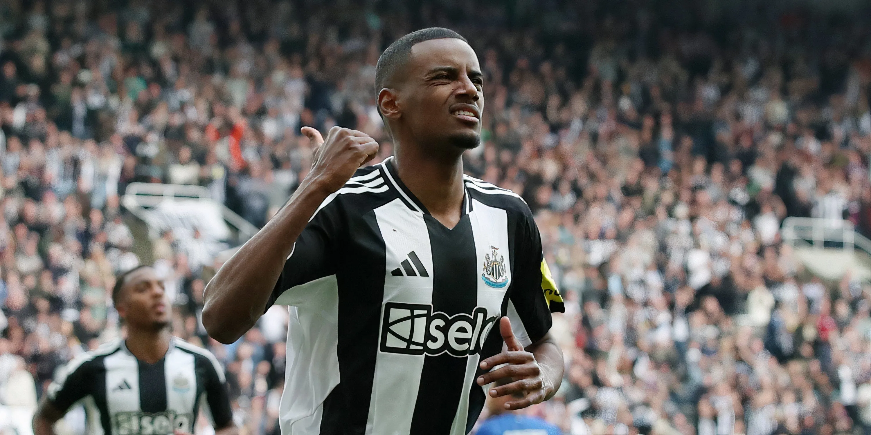 Alexander Isak thể hiện kỹ năng đi bóng trong màu áo Newcastle