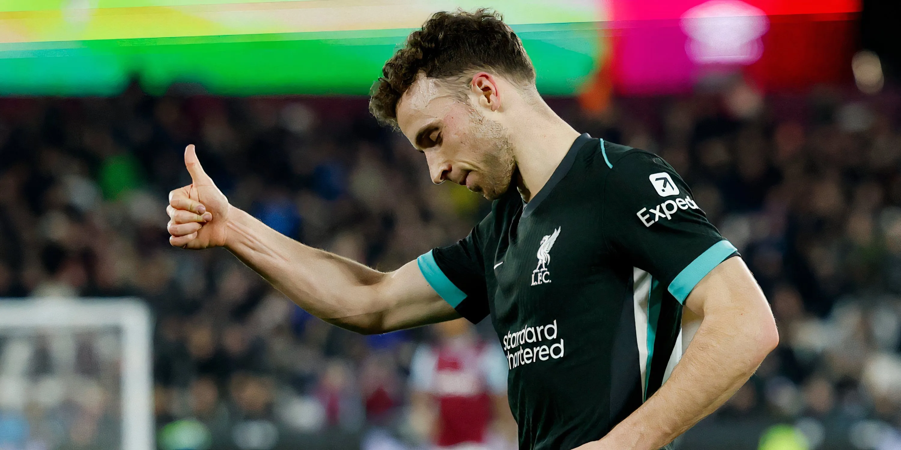 Diogo Jota ăn mừng bàn thắng cho Liverpool