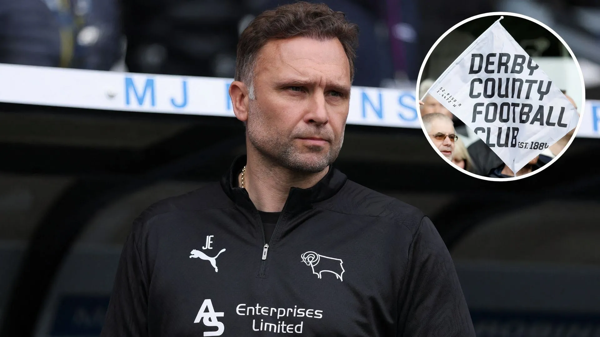 HLV John Eustace chỉ đạo các cầu thủ Derby County trong một trận đấu
