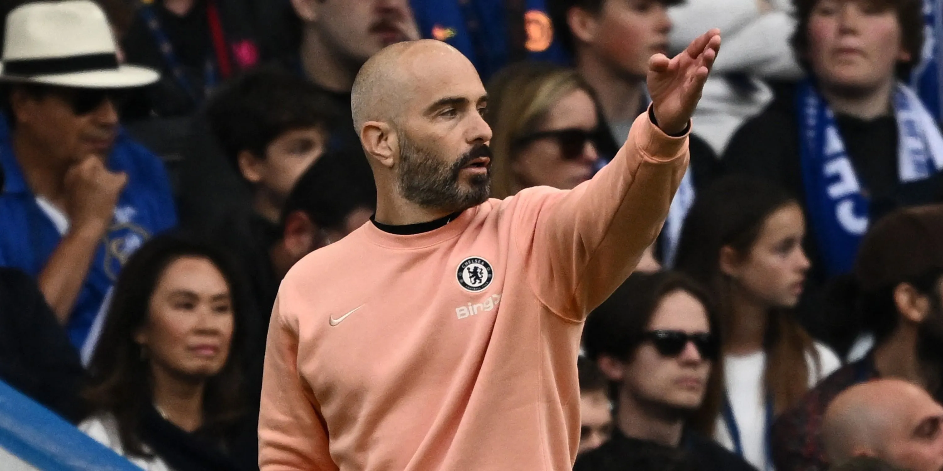 Huấn luyện viên Enzo Maresca trên băng ghế chỉ đạo của Chelsea