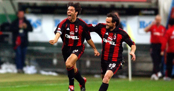 Manuel Rui Costa ăn mừng trong màu áo AC Milan.