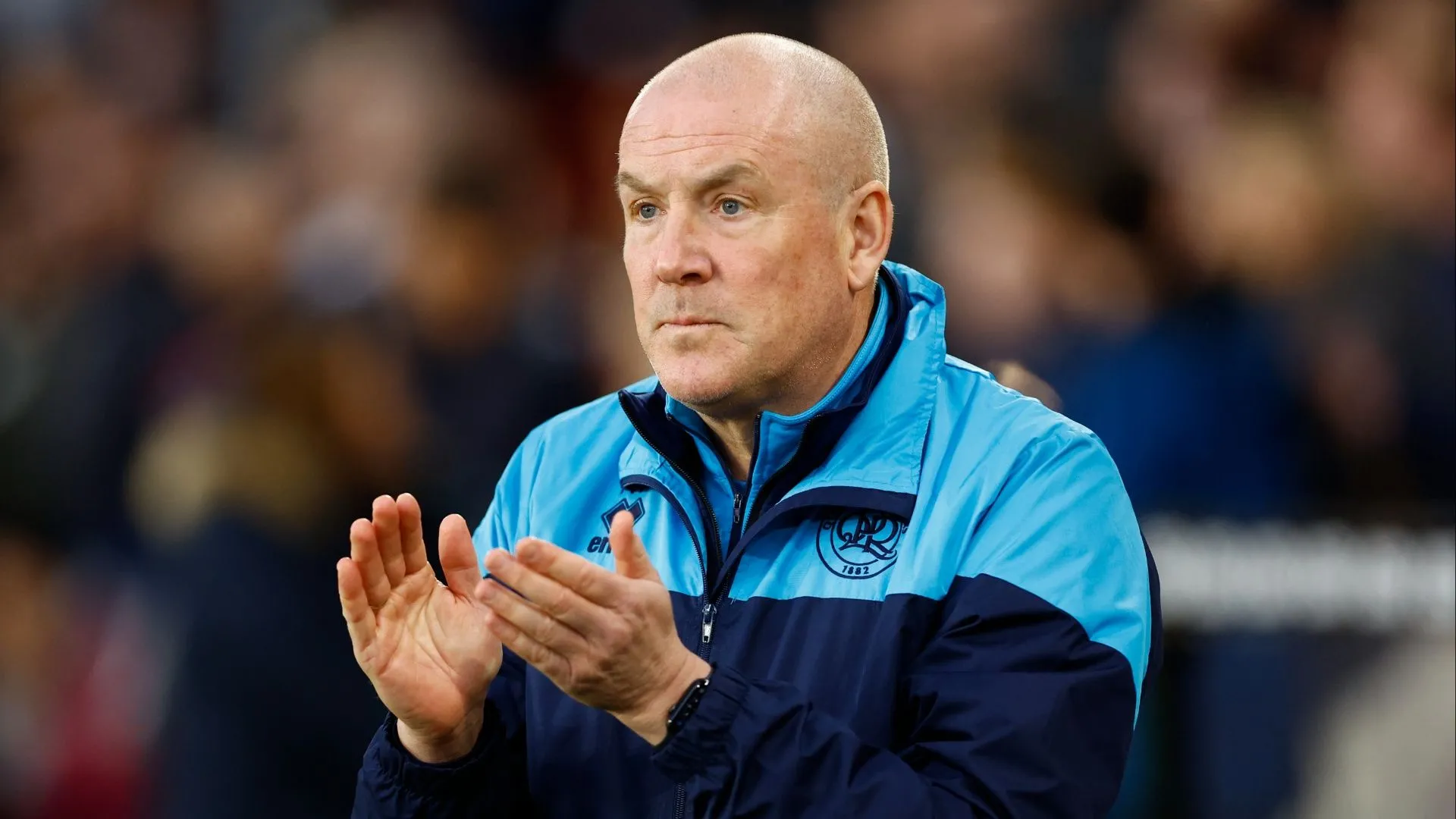 Mark Warburton, cựu HLV QPR, trong một buổi họp báo
