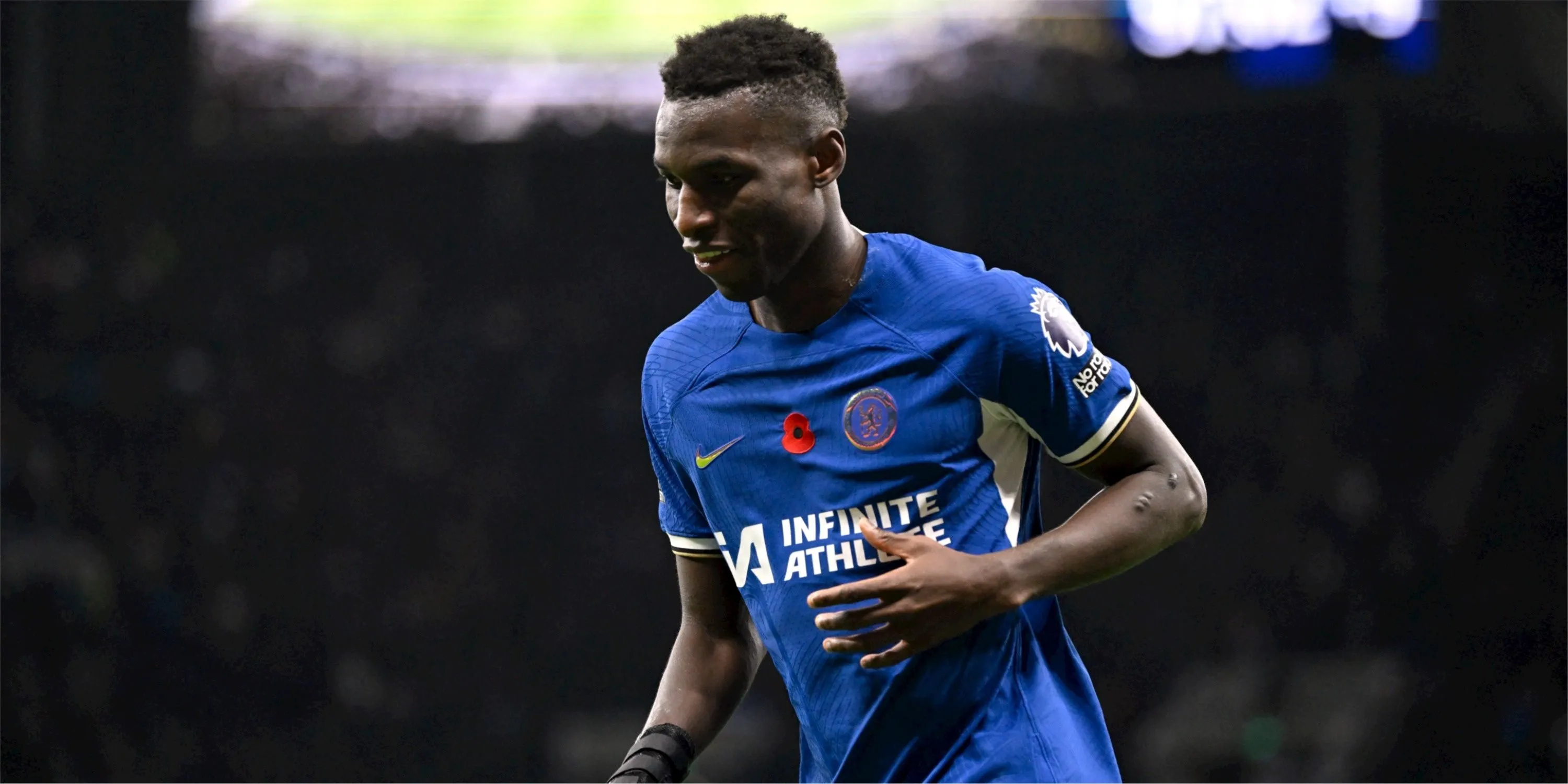 Nicolas Jackson trong một pha bóng của Chelsea, thể hiện khả năng di chuyển và dứt điểm
