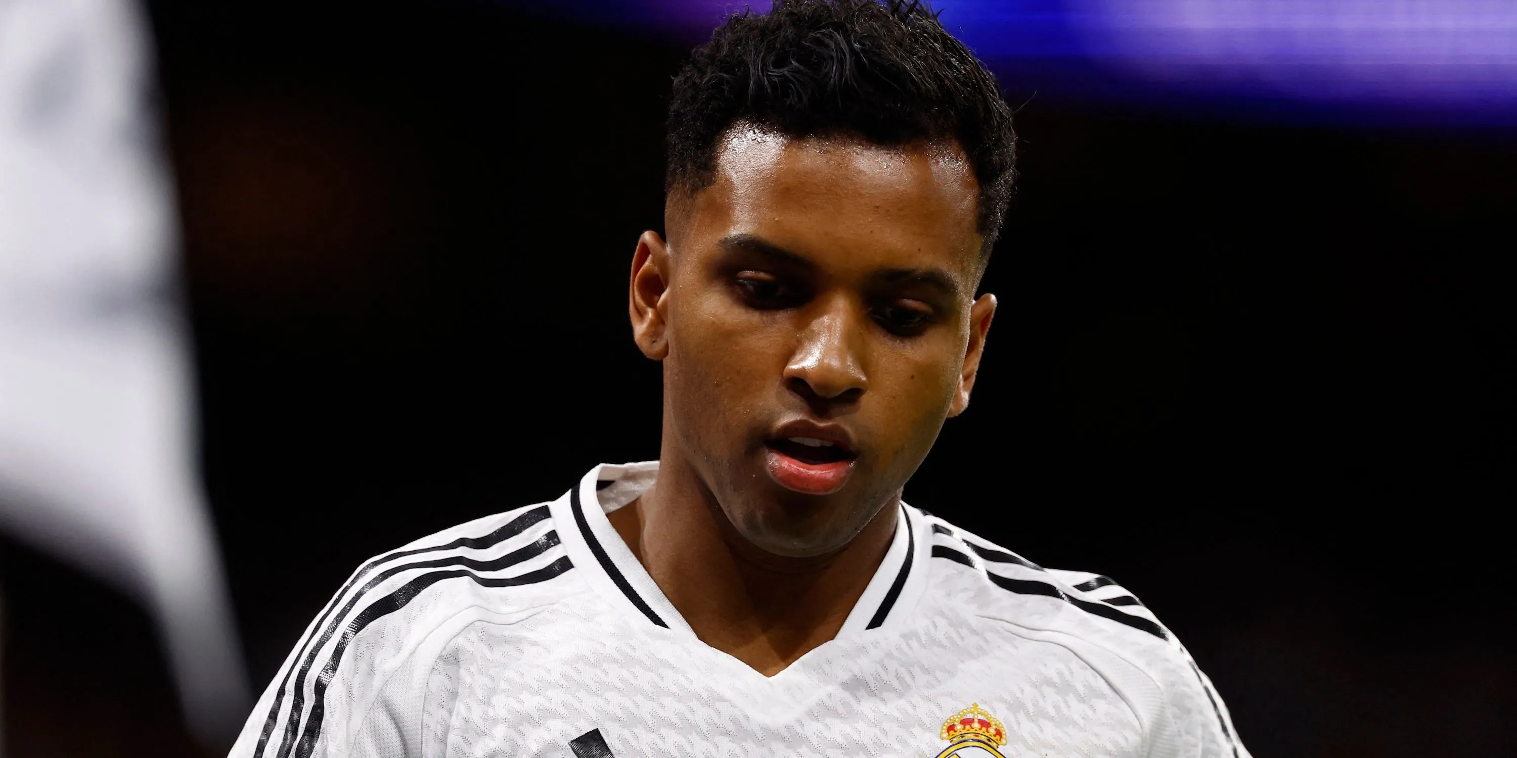 Rodrygo Goes trong màu áo Real Madrid thể hiện sự quyết tâm