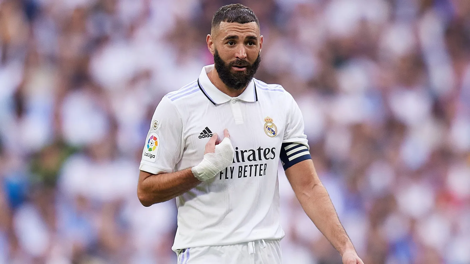 Tiền đạo Karim Benzema trong trận đấu cho Real Madrid, cầu thủ có mức lương cao thứ hai tại Saudi Pro League.