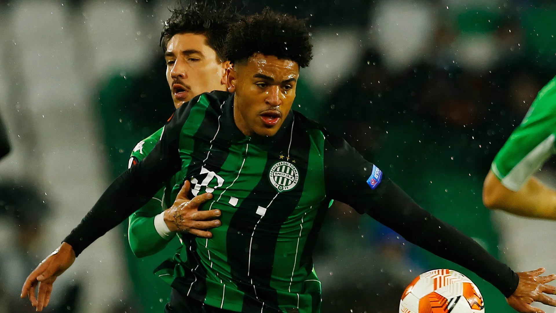 Tiền đạo Ryan Mmaee trong màu áo Stoke City mùa giải 2023-2024.