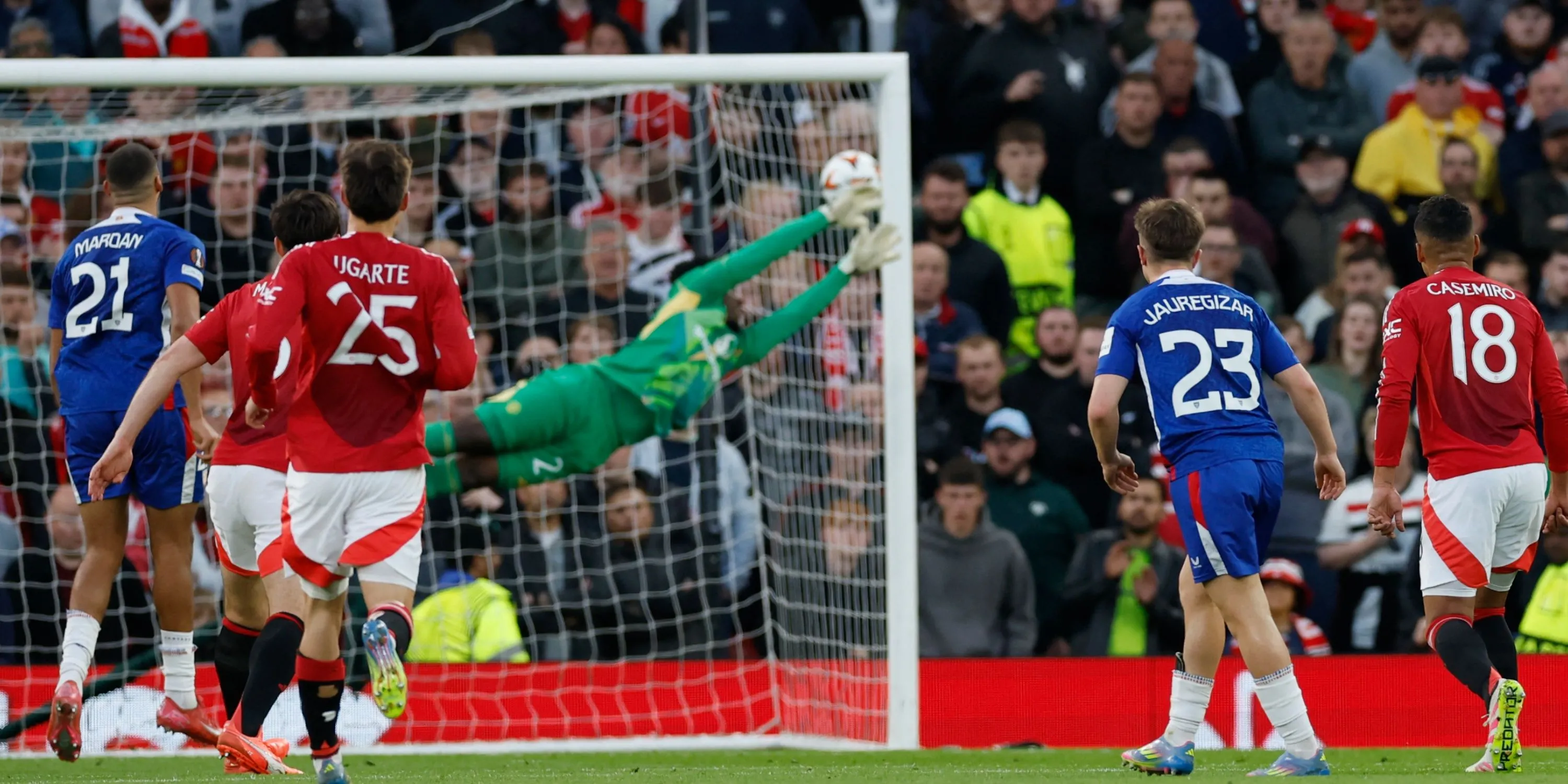 Tiền vệ Mikel Jauregizar trong màu áo Athletic Club