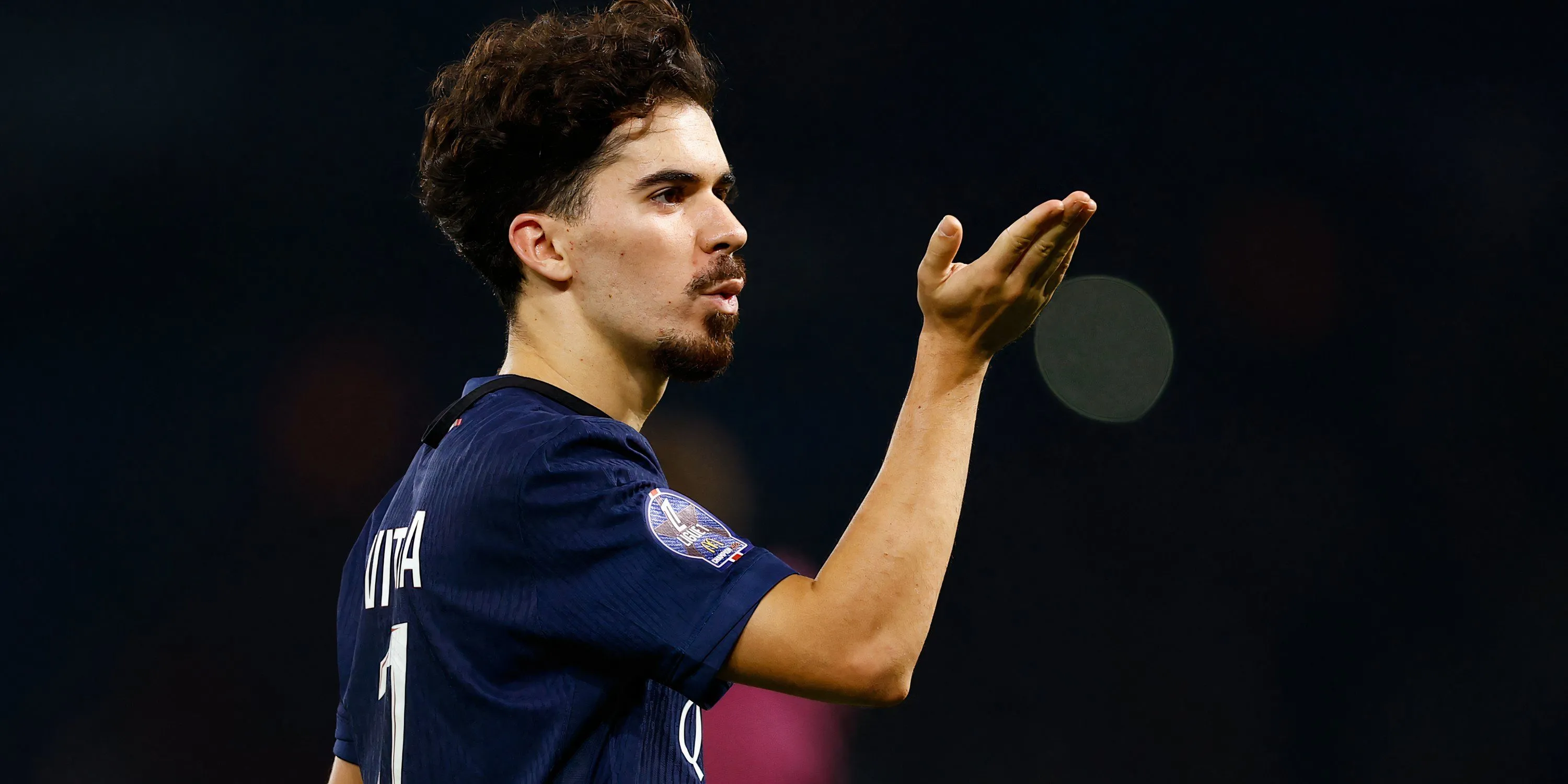 Vitinha ăn mừng bàn thắng quan trọng cho Paris Saint-Germain