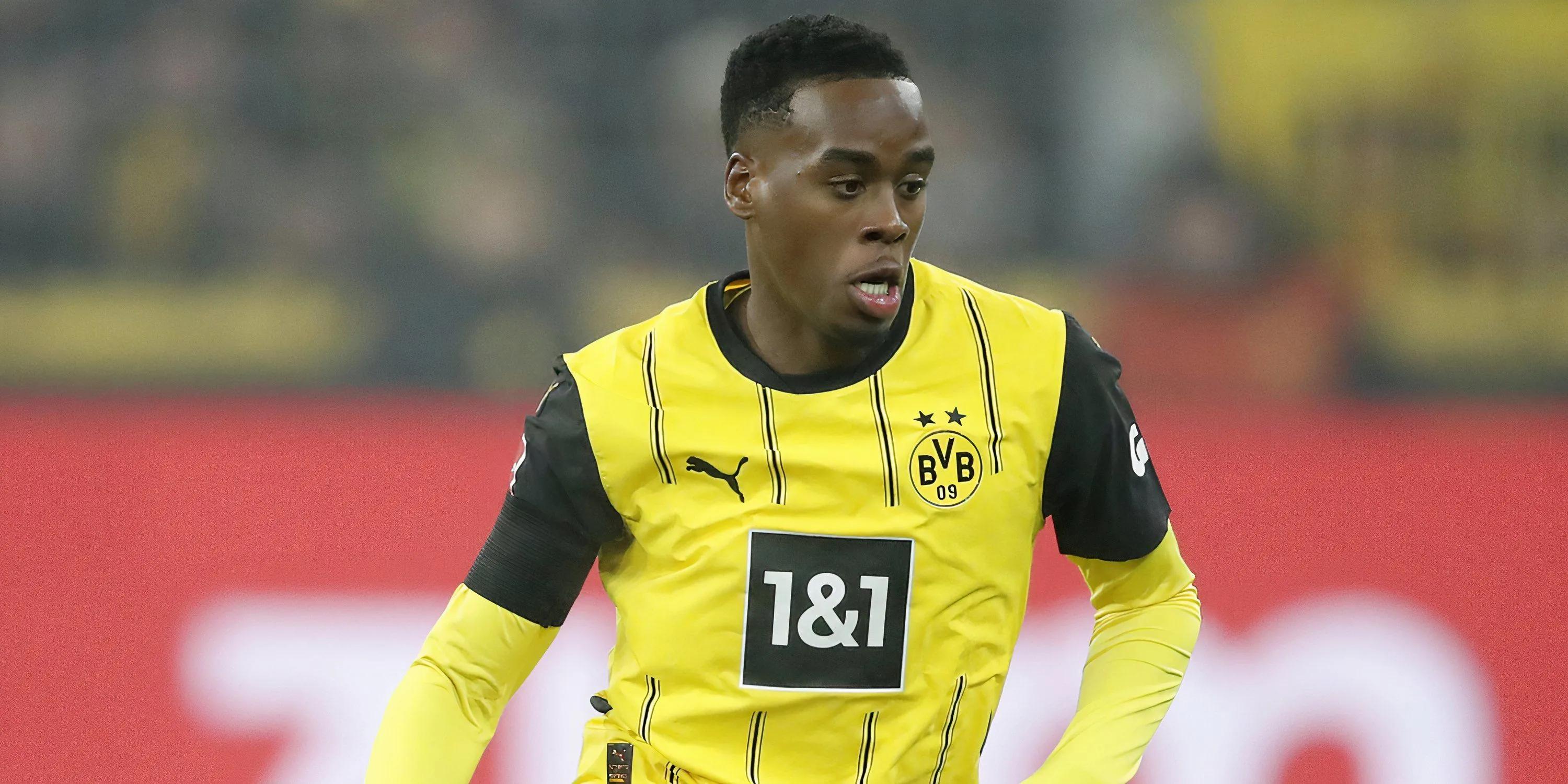 Cầu thủ chạy cánh Jamie Bynoe-Gittens thi đấu cho Dortmund
