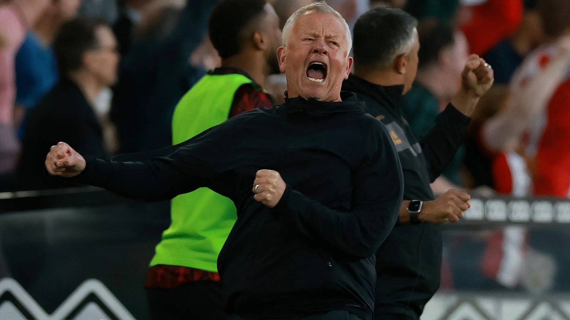 HLV Chris Wilder ăn mừng cùng Sheffield United