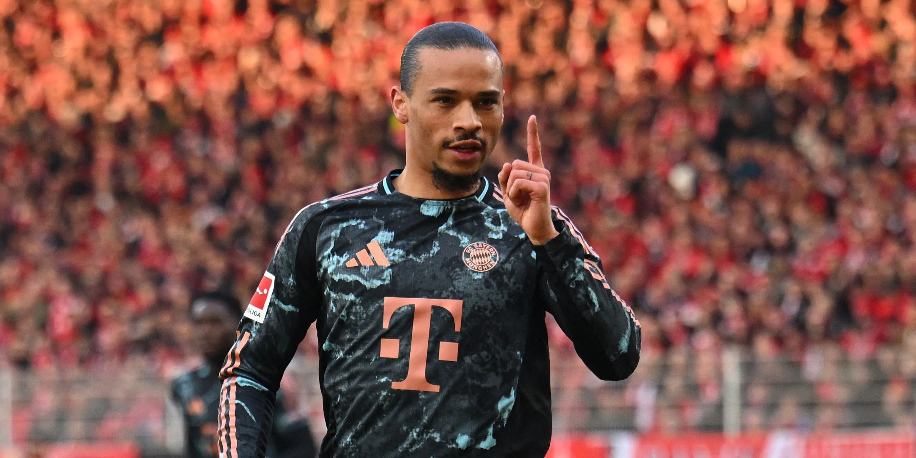 Leroy Sane trong trận đấu Arsenal vs Bayern Munich tại Premier League
