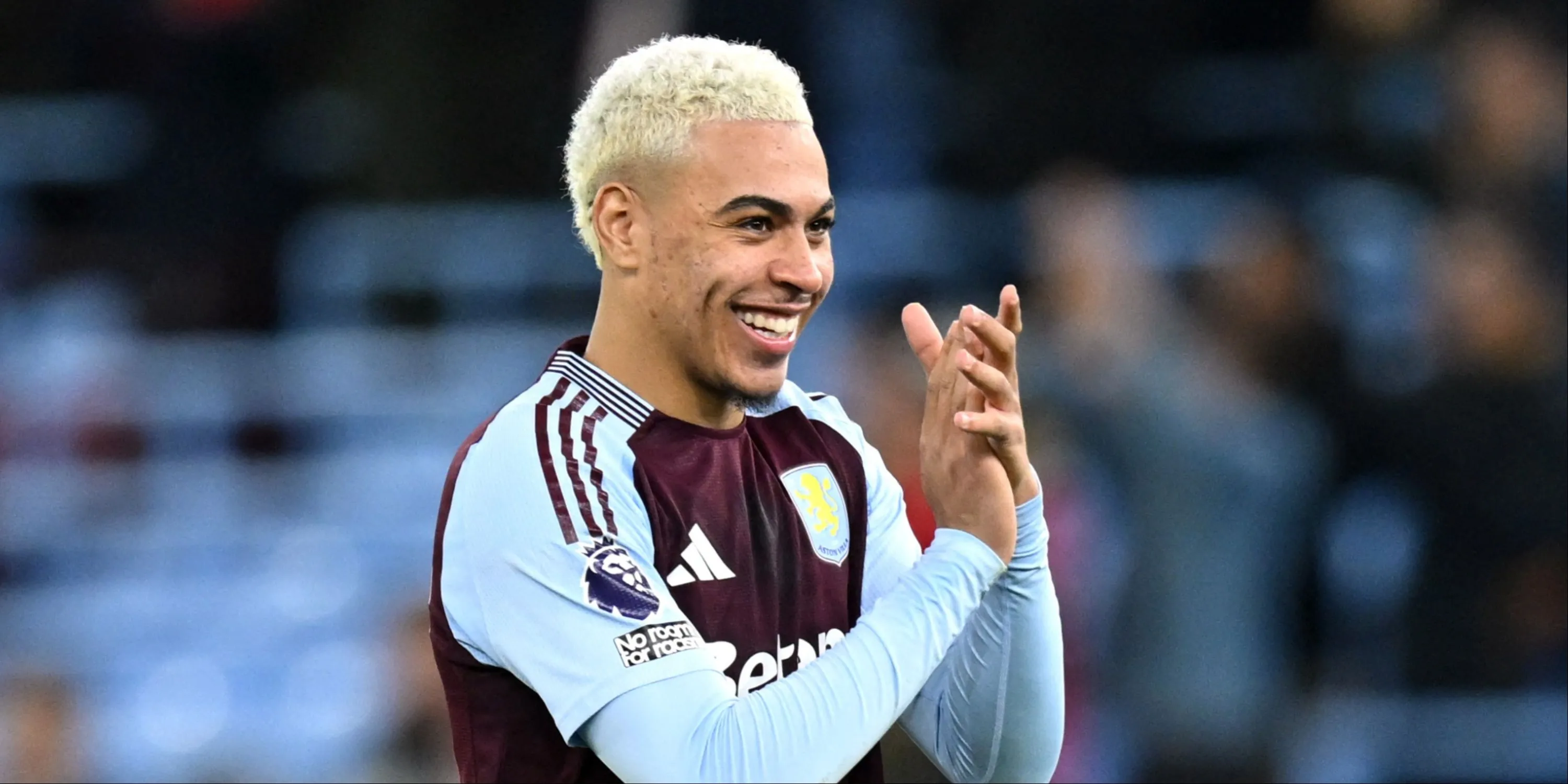 Morgan Rogers thi đấu cho Aston Villa tại Ngoại hạng Anh