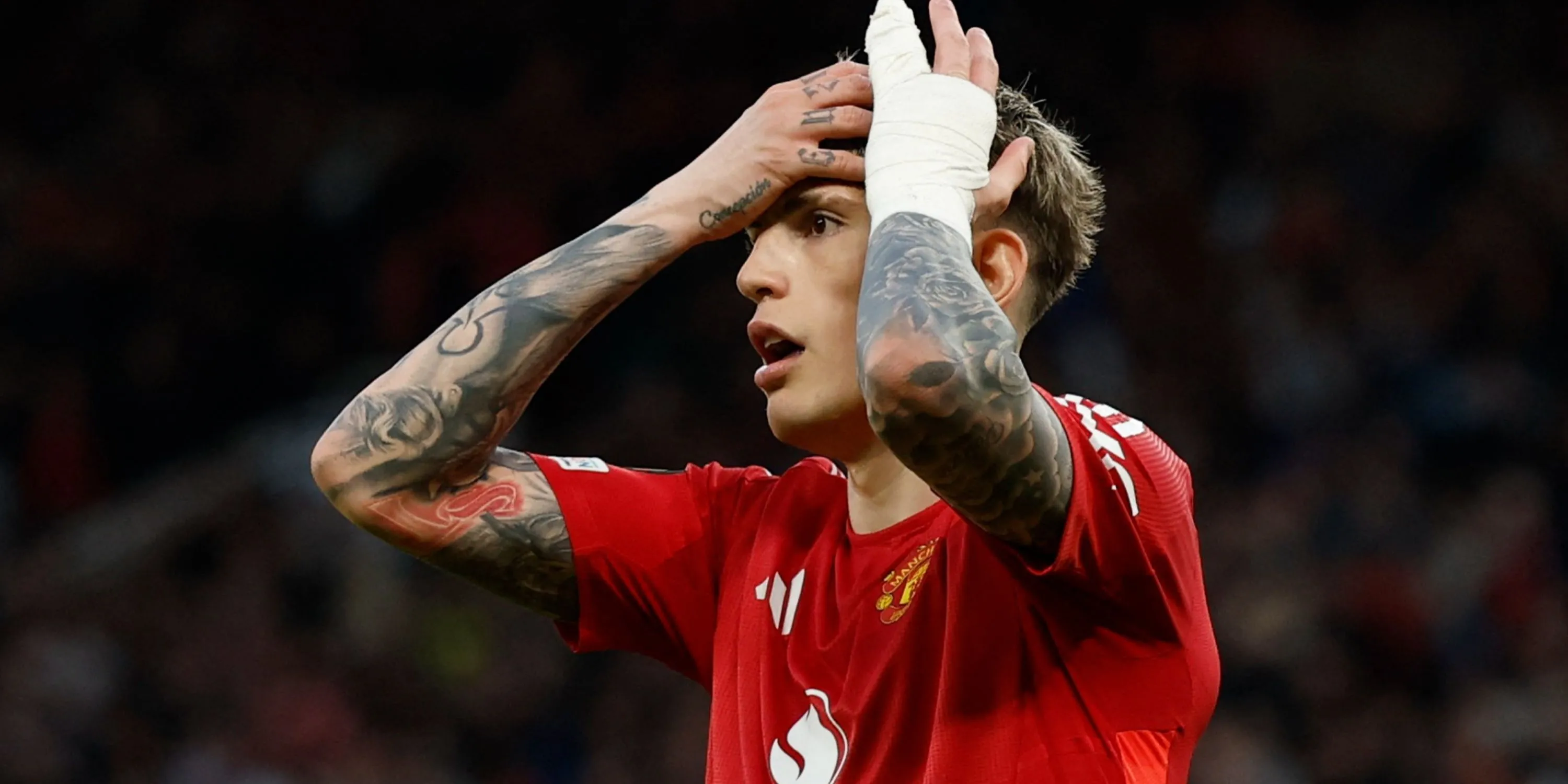 Tiền đạo Alejandro Garnacho thể hiện sự thất vọng sau pha bỏ lỡ cơ hội cho Manchester United tại chung kết Europa League