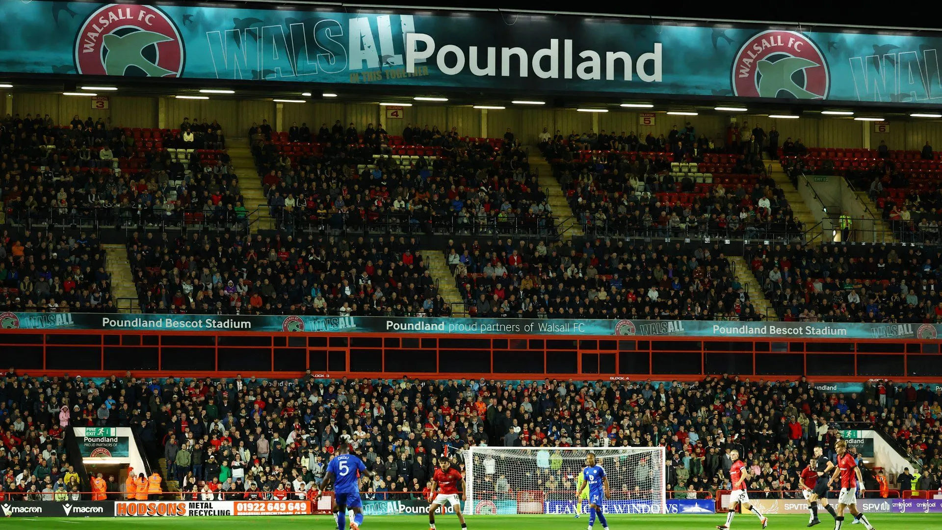 Toàn cảnh sân vận động Bescot của Walsall FC