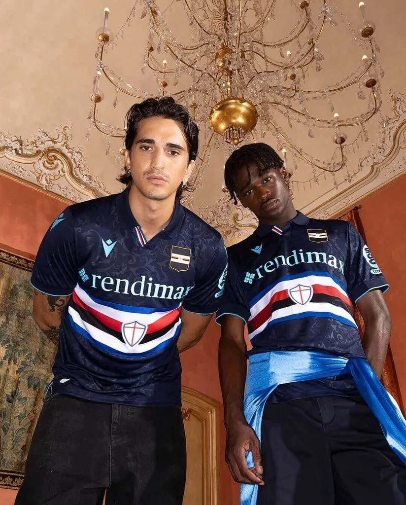 Áo đấu thứ ba Sampdoria 2024/25, nổi bật với họa tiết đồ họa tinh tế trên nền vải.