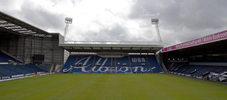 Bên trong sân The Hawthorns, hàng ghế khán giả chờ đón trận đấu đỉnh cao của West Brom