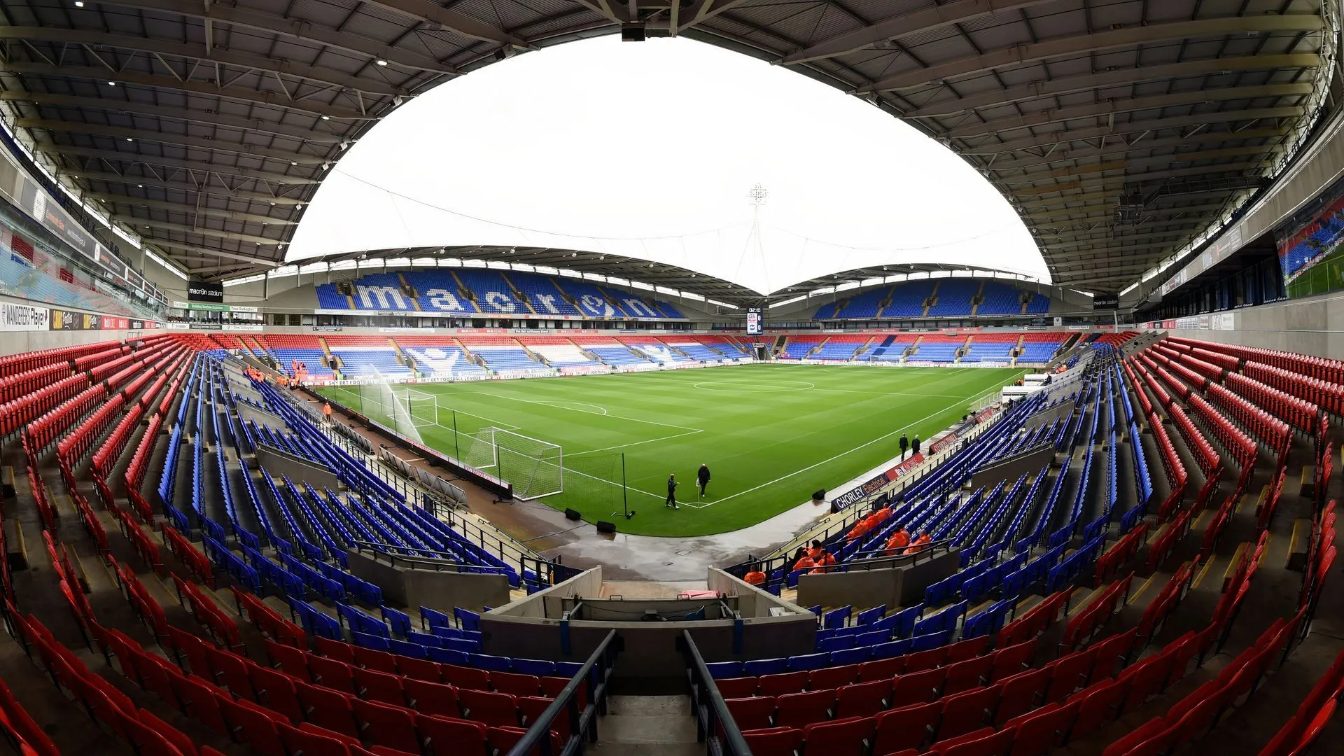 Các cầu thủ Bolton Wanderers chuẩn bị cho mùa giải mới tại League One.