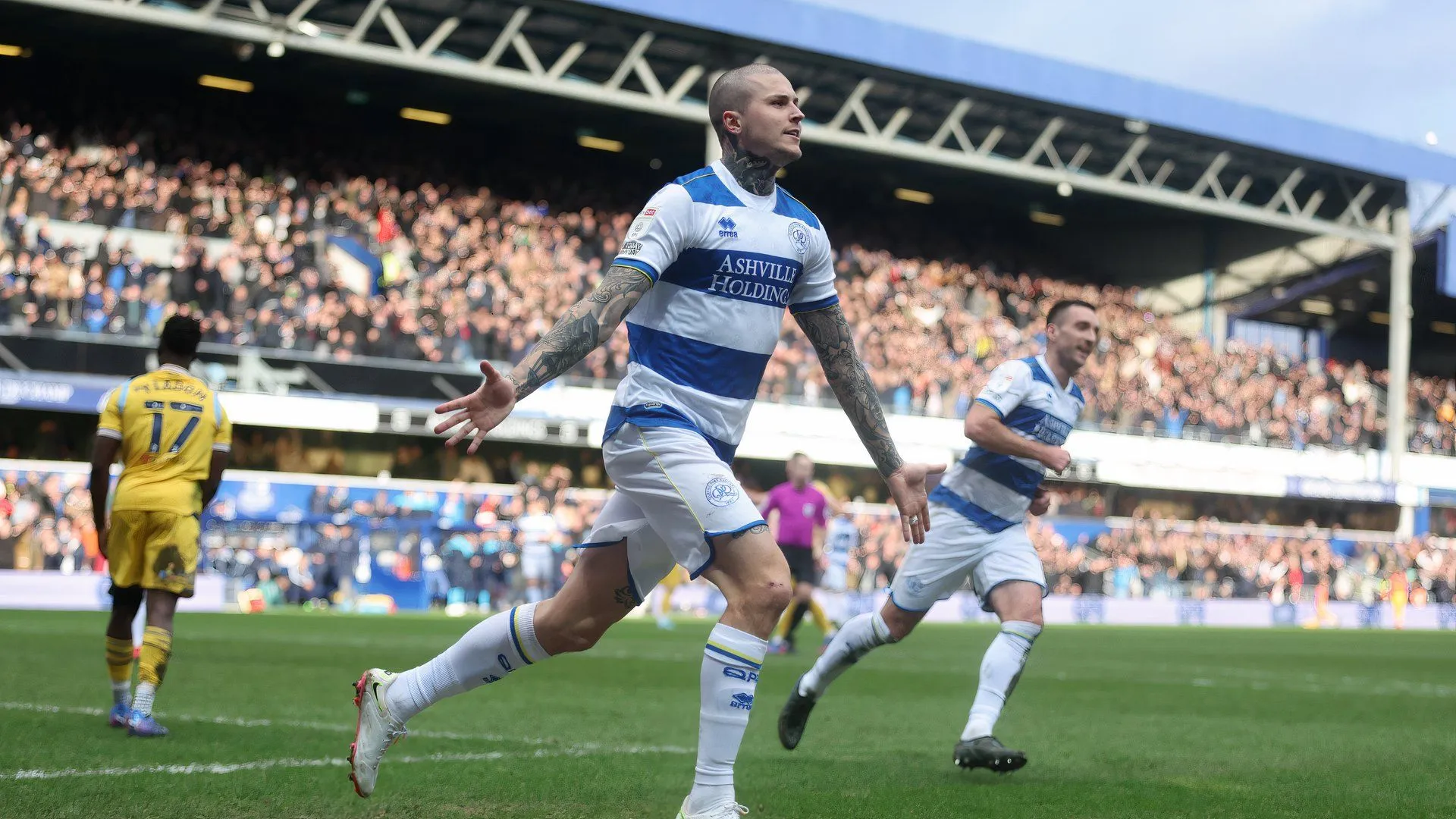 Chân dung tiền đạo Lyndon Dykes của Birmingham City.