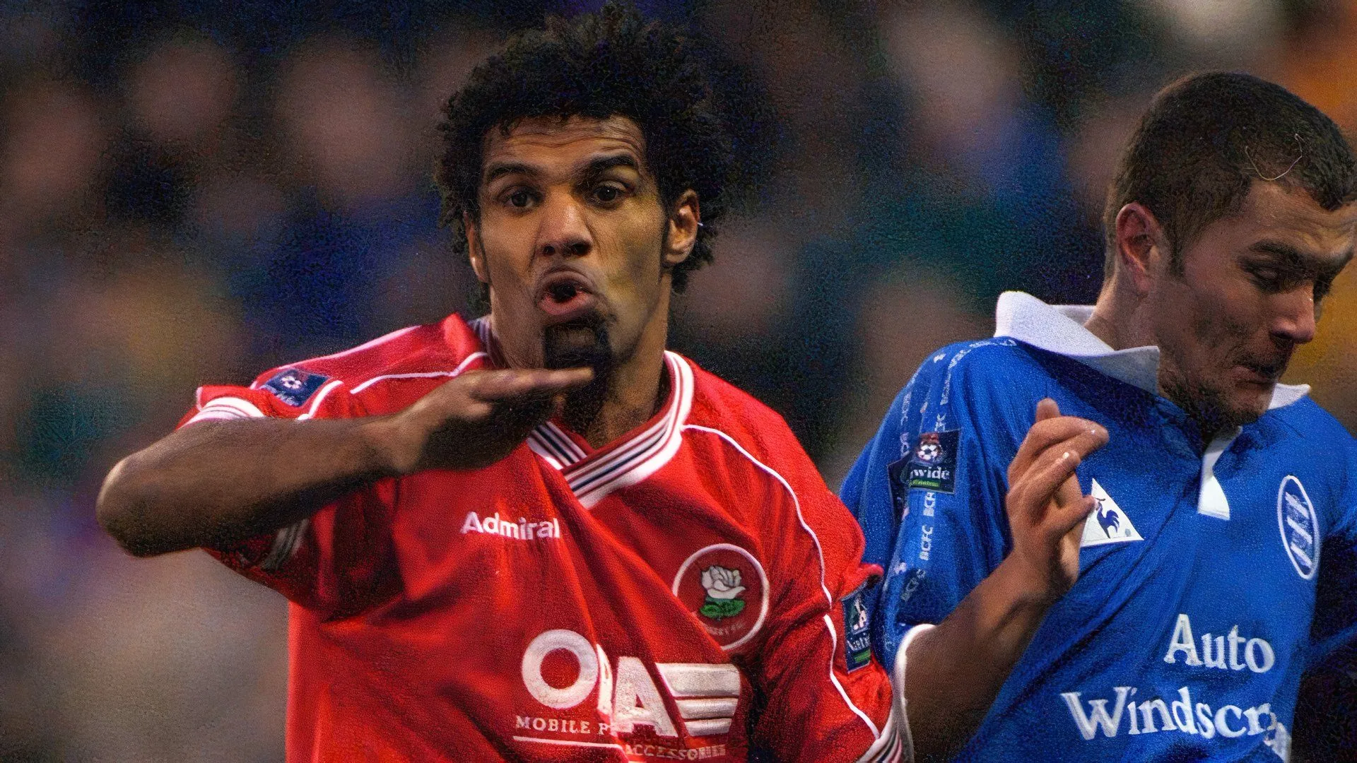 Chuyên gia Don Goodman thời còn là cầu thủ, trong màu áo Barnsley đối đầu Birmingham City
