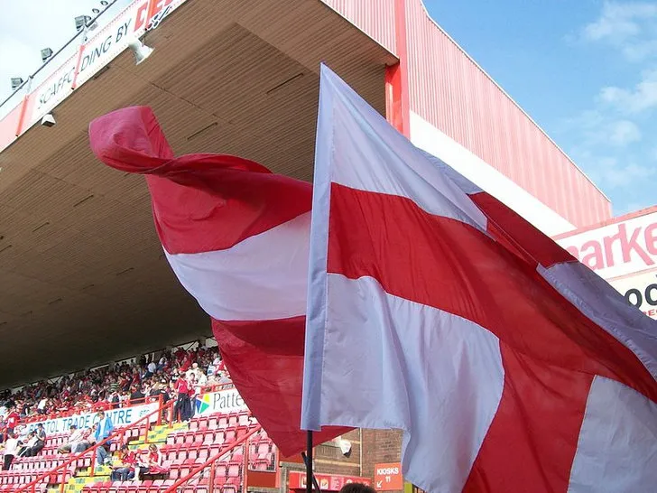 Cờ và biểu ngữ của người hâm mộ tại Ashton Gate