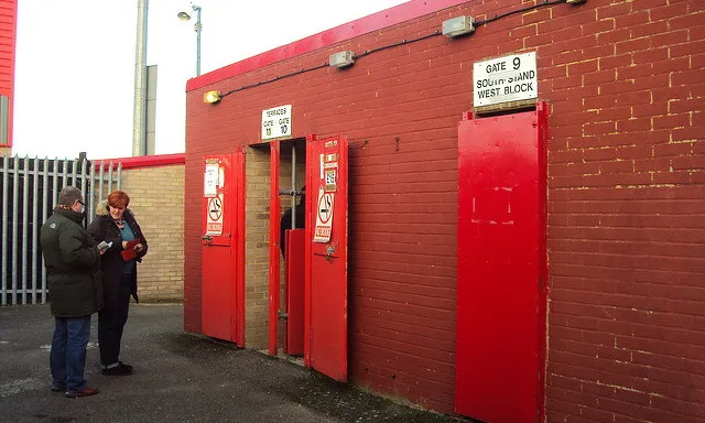 Cổng soát vé Victoria Road, lối vào sân vận động Dagenham &amp; Redbridge