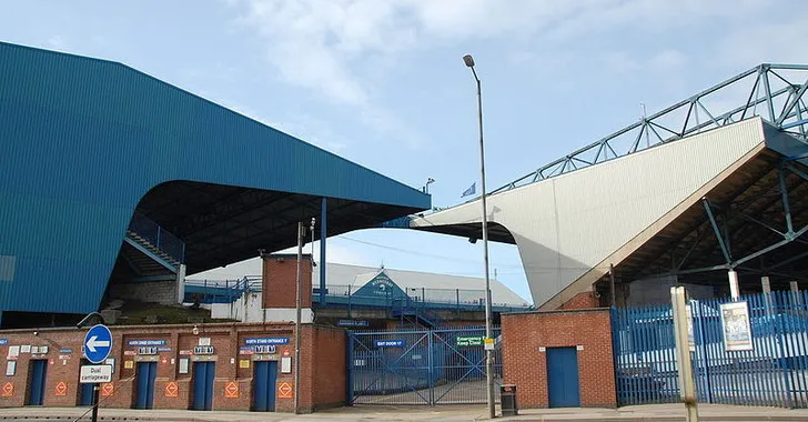 Cổng xoay kiểm soát vé vào sân Hillsborough, biểu tượng của sự kiểm soát chặt chẽ sau thảm họa