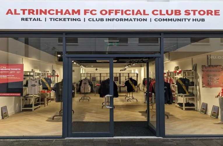 Cửa hàng đồ lưu niệm của câu lạc bộ Altrincham FC