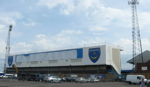 Góc nhìn bao quát sân vận động Fratton Park, sân nhà của Portsmouth