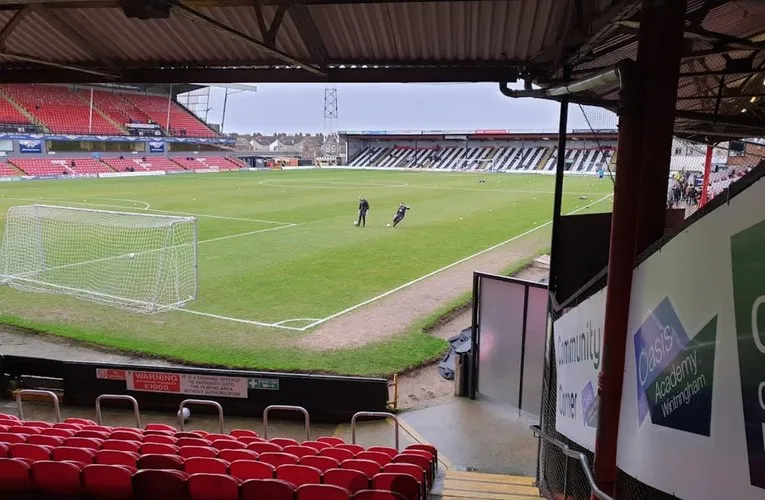 Góc nhìn từ khán đài Blundell Park, Grimsby Town FC