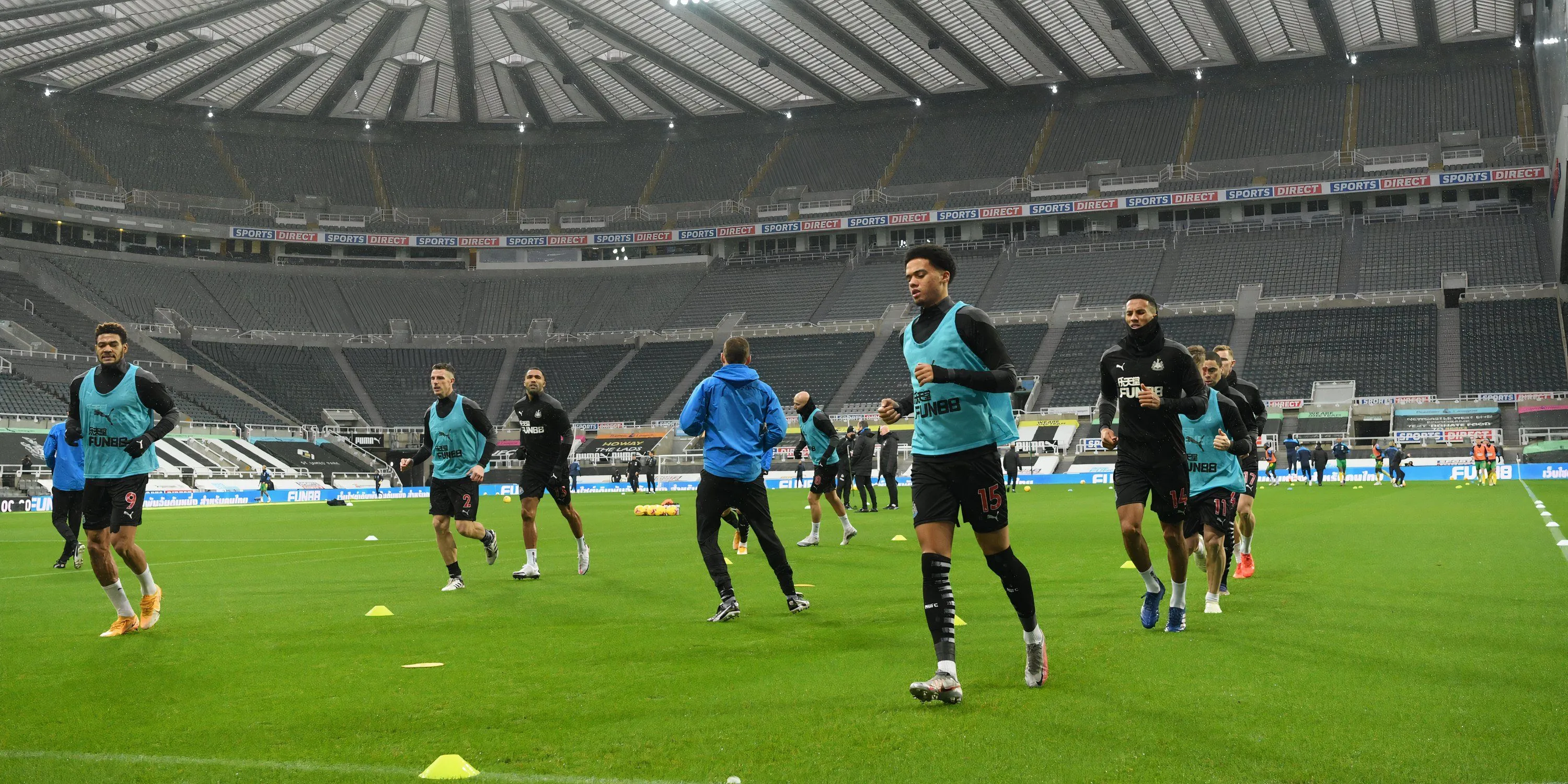 Hậu vệ Jamal Lewis thi đấu trong màu áo Newcastle United tại Premier League.