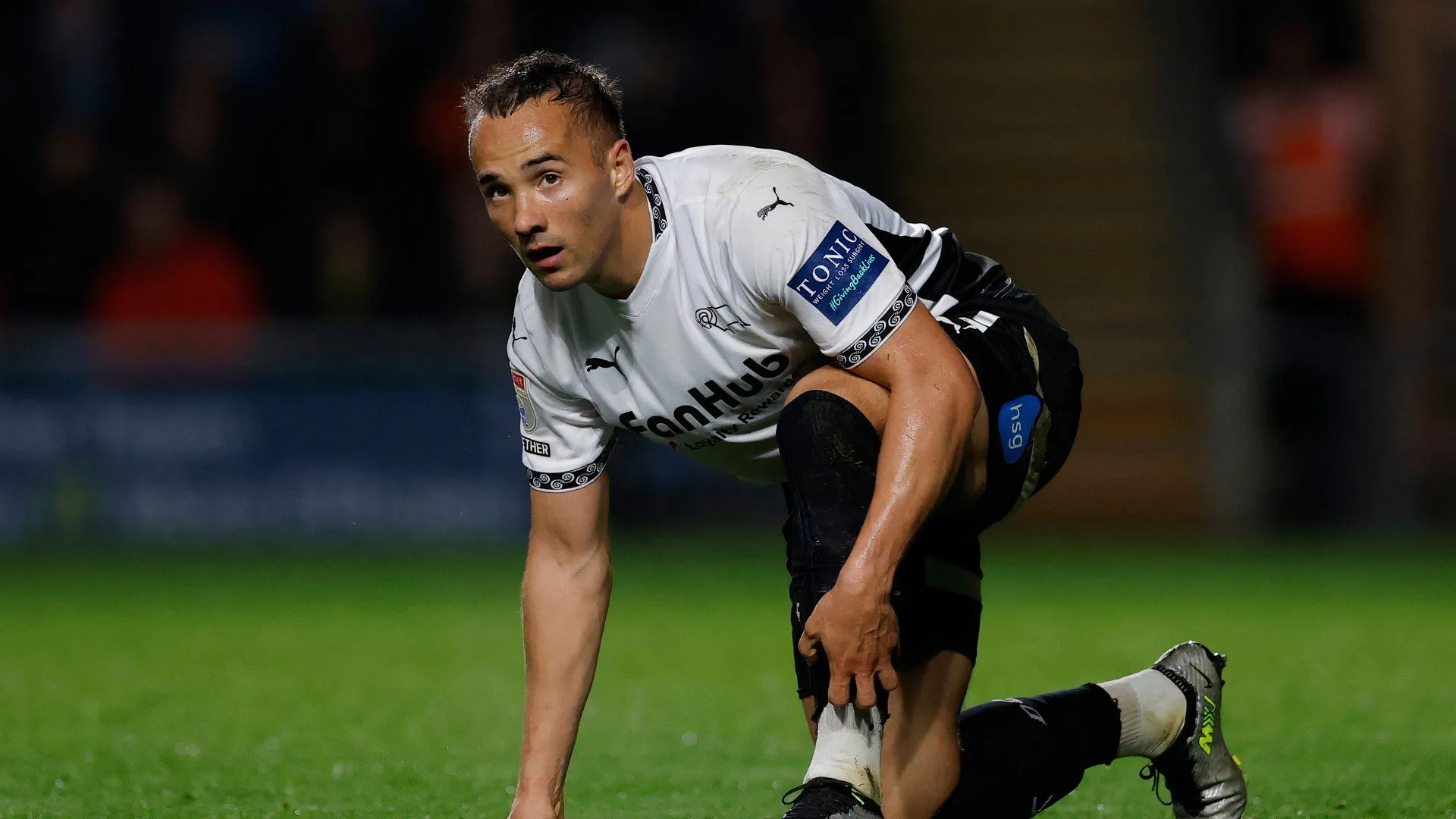 Hậu vệ phải Kane Wilson trong màu áo Derby County