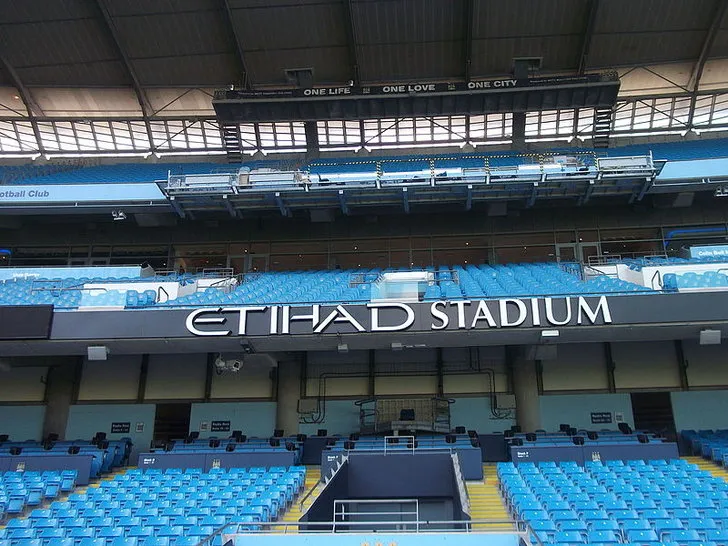 Hình ảnh toàn cảnh Sân vận động Etihad, biểu tượng của sự phát triển Manchester City.