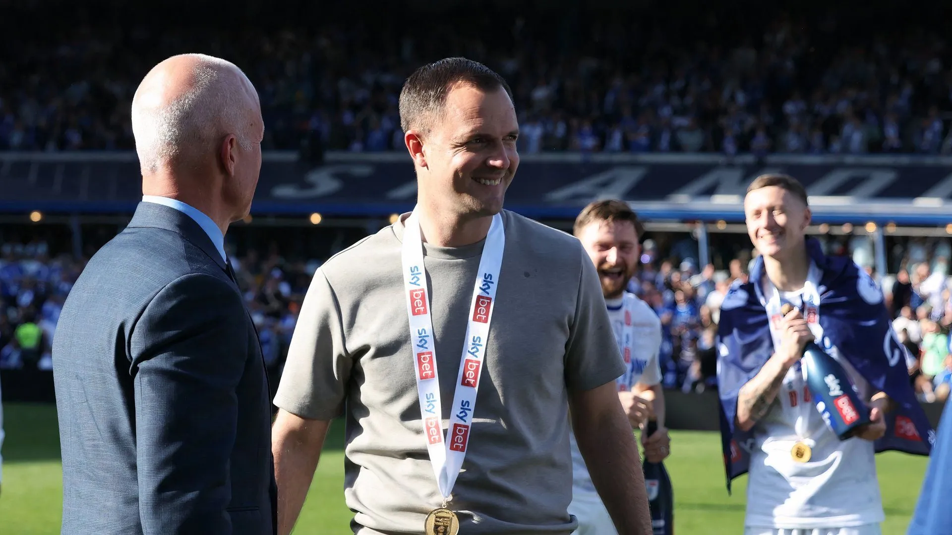 HLV Chris Davies và đồng sở hữu Tom Wagner của Birmingham City