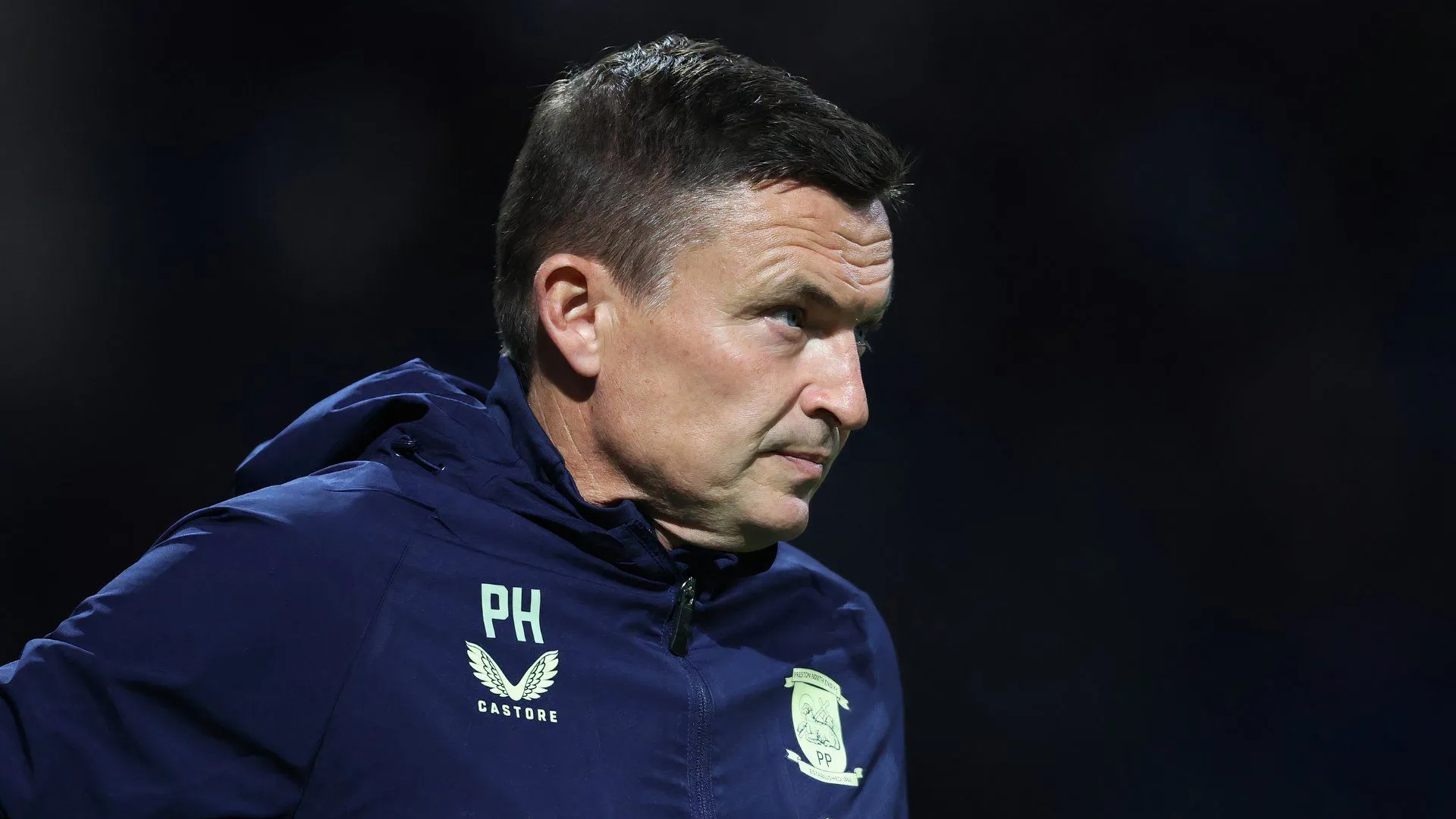 HLV Paul Heckingbottom của Preston North End, người được cho là muốn giữ Brad Potts ở lại bất chấp tin đồn chuyển nhượng.