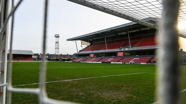 Khán đài chính (Main Stand) của sân vận động Blundell Park