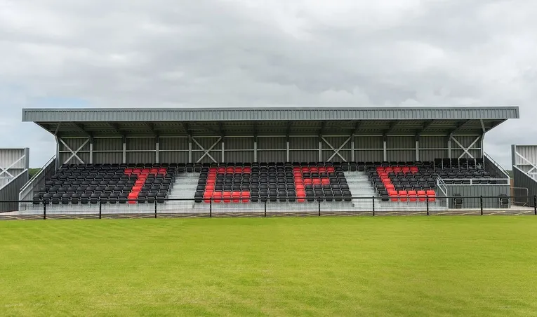 Khán đài chính (Main Stand) tại Truro Sports Hub với các khu vực chỗ ngồi