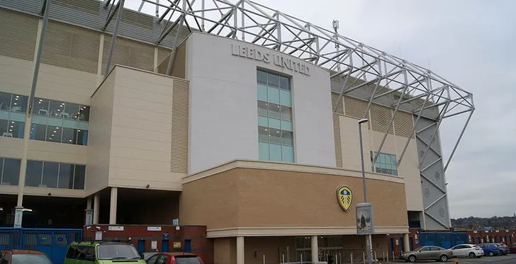 Khán đài East Stand hùng vĩ tại sân vận động Elland Road của Leeds United