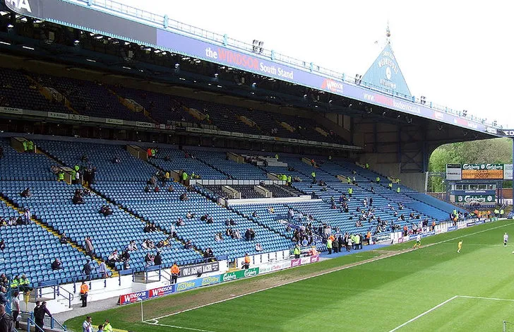 Khán đài South Stand, khu vực chính của sân Hillsborough với các tiện ích hiện đại