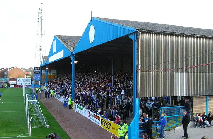 Khán đài Warwick Road End tại Brunton Park