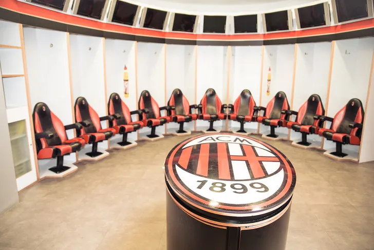 Không gian dịch vụ hiếu khách cao cấp tại sân vận động San Siro, mang lại trải nghiệm xem bóng đá sang trọng
