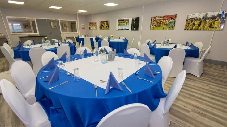 Không gian dịch vụ khách sạn (hospitality) sang trọng tại sân Holker Street, Barrow AFC