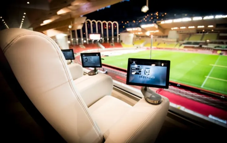 Không gian phòng VIP sang trọng tại sân vận động Stade Louis II, dành cho các gói khách mời đặc biệt