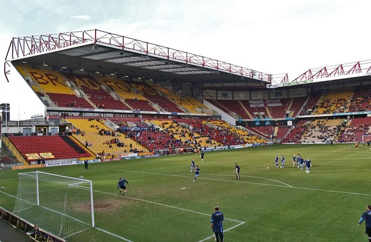 Không khí sôi động tại Valley Parade vào ngày thi đấu của Bradford City