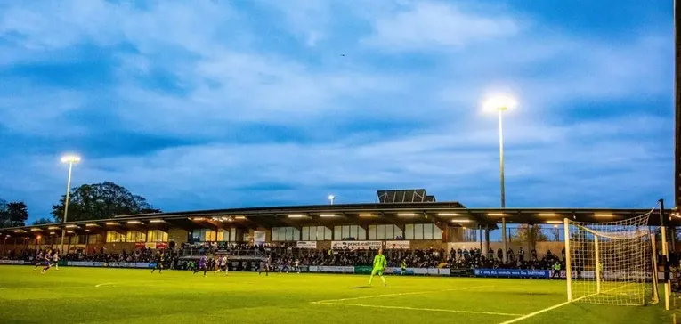 Khu khán đài chính (Main Stand) tại Sân vận động Princes Park, nơi có ghế ngồi cho khán giả