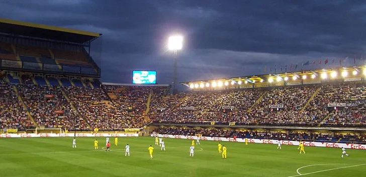 Khu vực bên trong sân vận động Estadio de la Ceramica được thiết kế hiện đại và tiện nghi, phục vụ các dịch vụ khách sạn VIP.