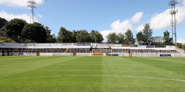 Khu vực Bristol End tại sân vận động Twerton Park