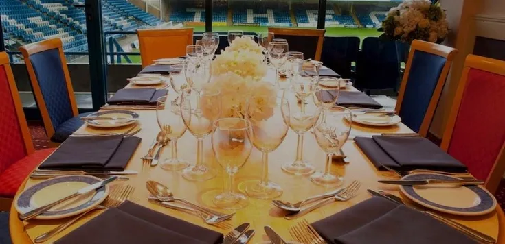Khu vực dịch vụ hospitality tại sân Priestfield, minh họa không gian cao cấp dành cho trải nghiệm ngày thi đấu đặc biệt tại Gillingham FC.
