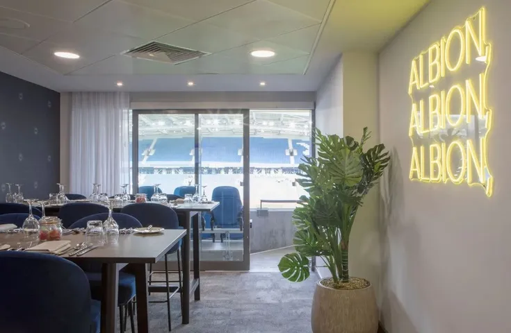 Khu vực Hospitality sang trọng tại Sân vận động Amex, mang đến trải nghiệm đẳng cấp cho khán giả