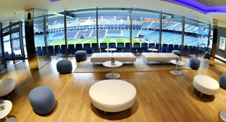 Khu vực hospitality sang trọng tại sân Volksparkstadion, mang đến trải nghiệm đẳng cấp cho khán giả